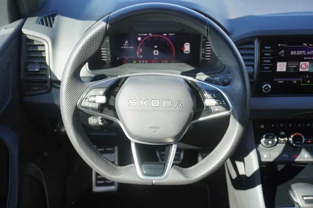 Skoda Karoq Sportline 1.5 TSI DSG LED ACC Navi Kamera 06/2025-photo-16