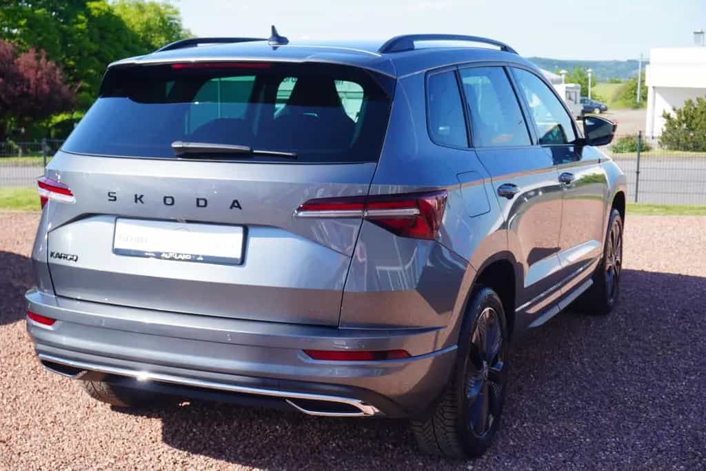 Skoda Karoq Sportline 1.5 TSI DSG LED ACC Navi Kamera 06/2025-photo-3