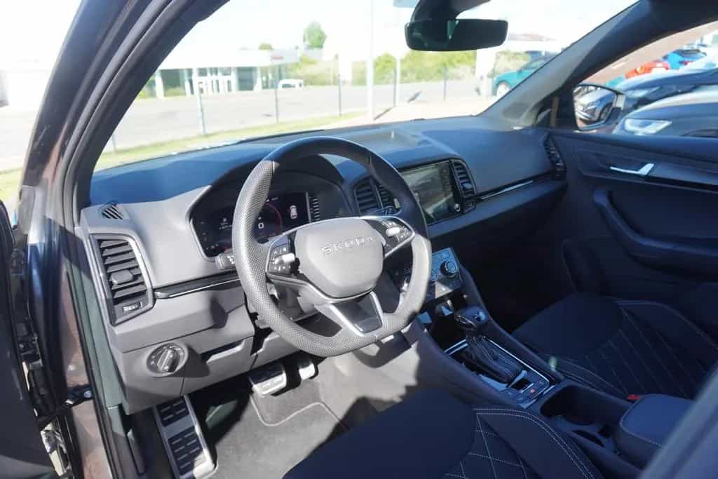 Skoda Karoq Sportline 1.5 TSI DSG LED ACC Navi Kamera 06/2025-photo-8