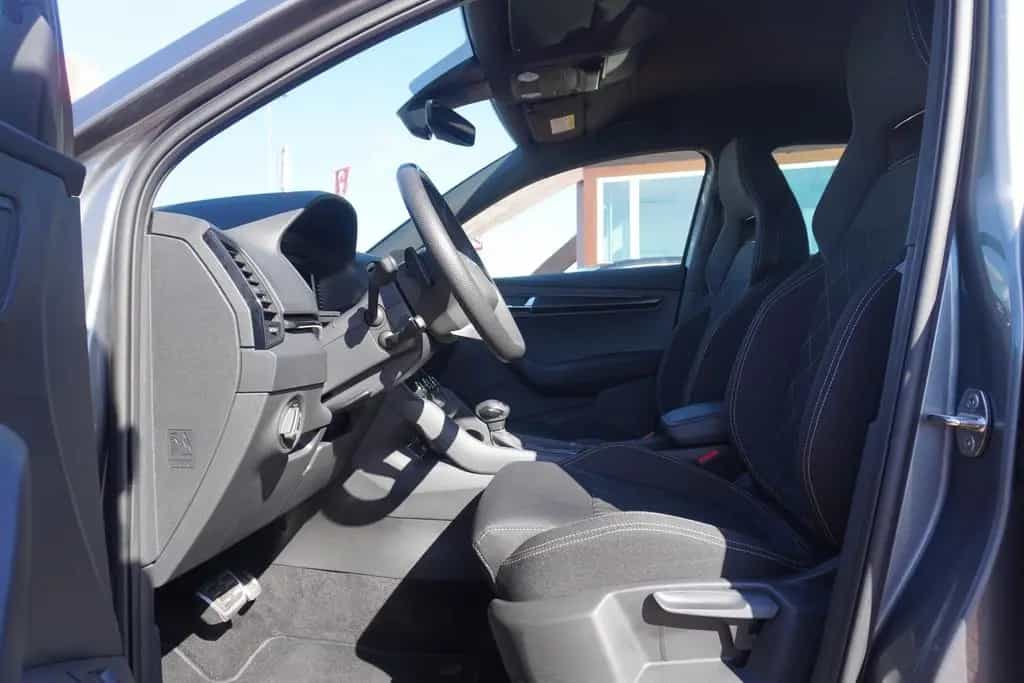 Skoda Karoq Sportline 1.5 TSI DSG LED ACC Navi Kamera 06/2025-photo-9