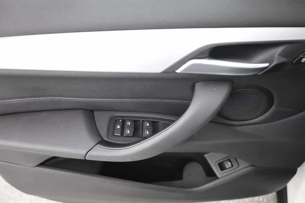 BMW X1 sDrive 18i Advantage LED Sitzheizung Leder 01/2021-photo-22
