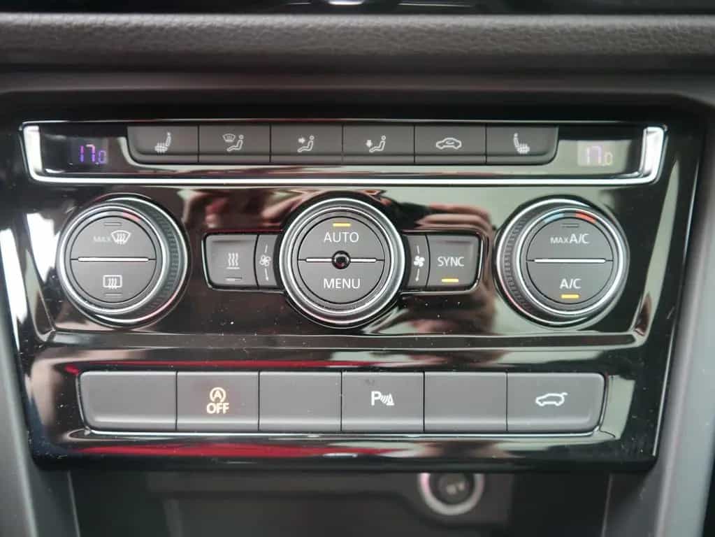 Volkswagen Touran 1.5 TSI Highline LED Navi ACC Sitzheizung 12/2020-photo-18