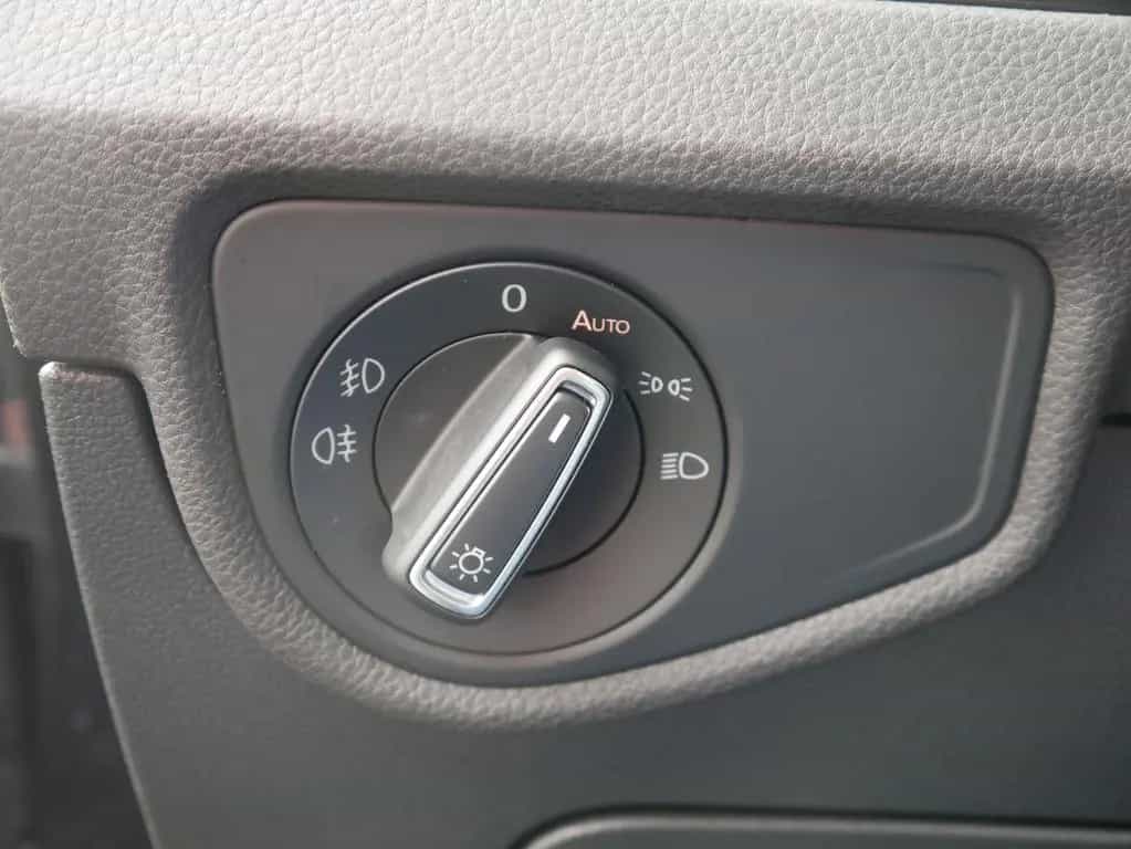 Volkswagen Touran 1.5 TSI Highline LED Navi ACC Sitzheizung 12/2020-photo-28