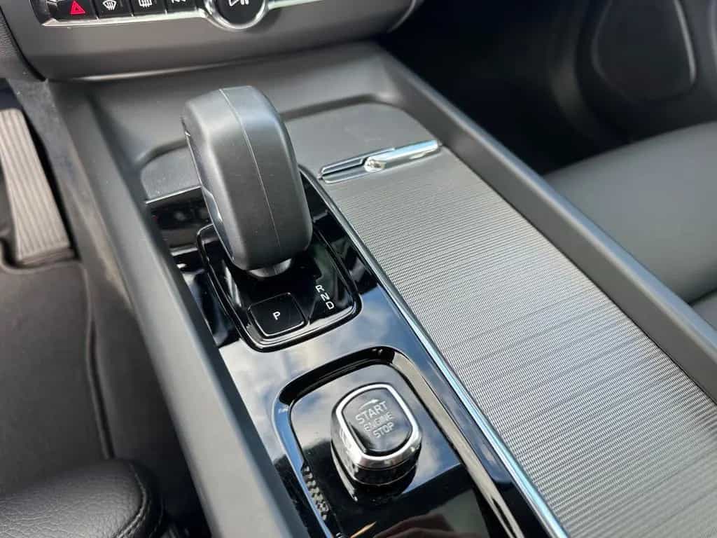Volvo XC60 Ultimate Dark AWD Leder HuD Pano B&W 360° 08/2022-photo-18