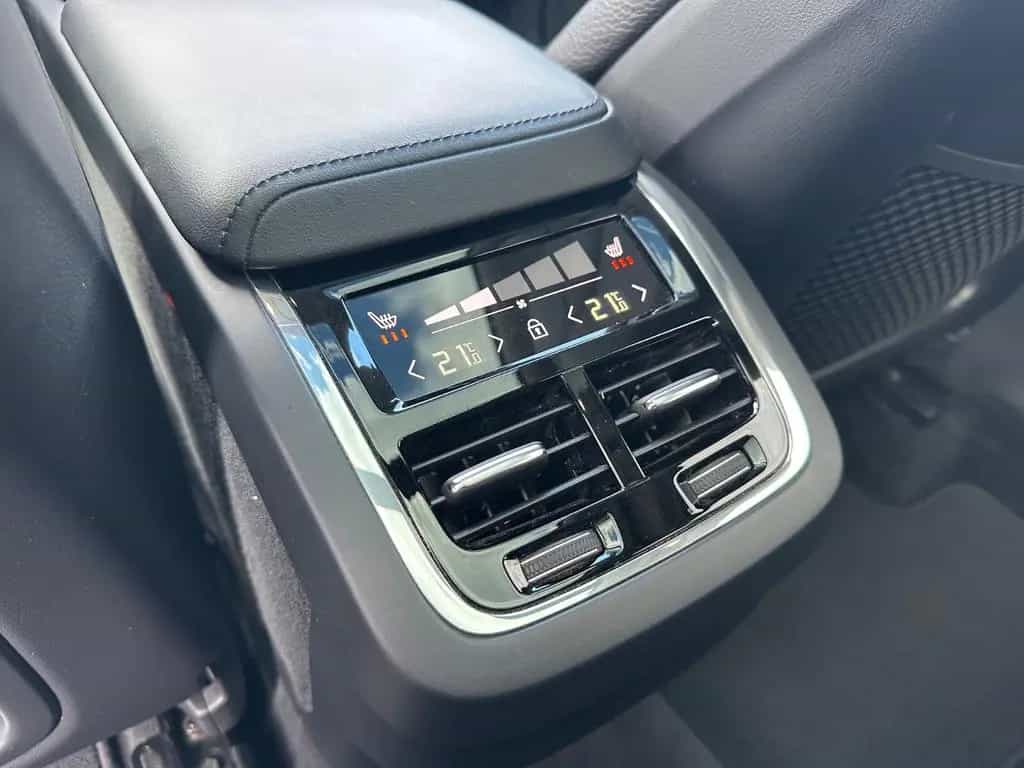 Volvo XC60 Ultimate Dark AWD Leder HuD Pano B&W 360° 08/2022-photo-23