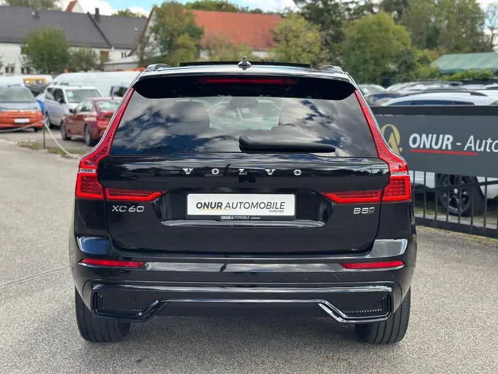 Volvo XC60 Ultimate Dark AWD Leder HuD Pano B&W 360° 08/2022-photo-4