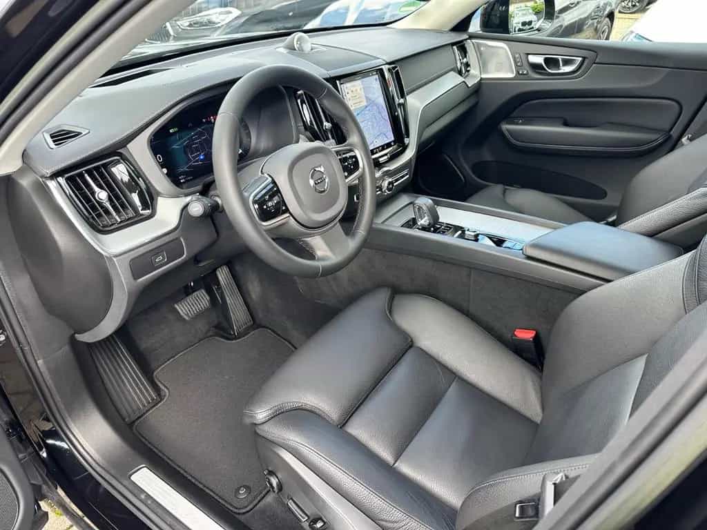 Volvo XC60 Ultimate Dark AWD Leder HuD Pano B&W 360° 08/2022-photo-7