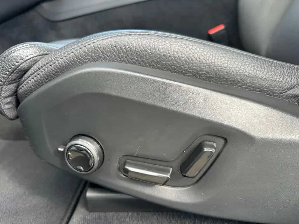 Volvo XC60 Ultimate Dark AWD Leder HuD Pano B&W 360° 08/2022-photo-9