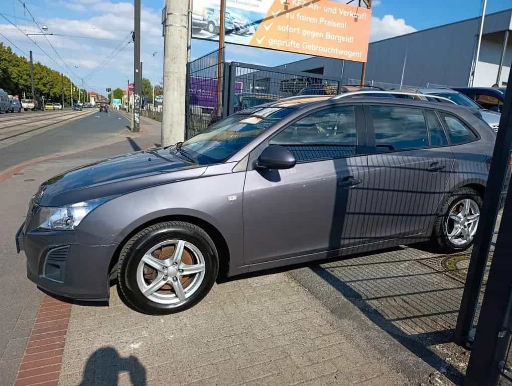 Chevrolet Cruze Station Wagon LT+89TKM*NAVI*KAMERA*AHK*TPM 07/2013-photo-2