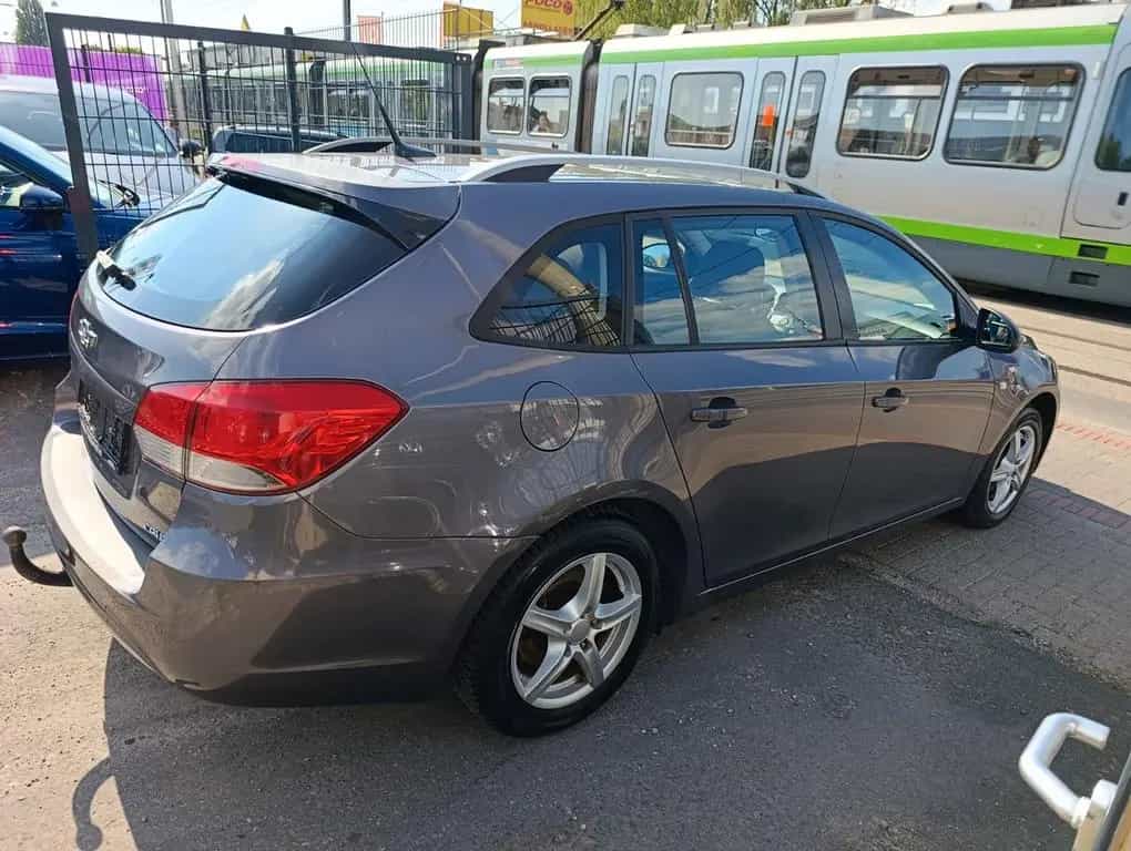 Chevrolet Cruze Station Wagon LT+89TKM*NAVI*KAMERA*AHK*TPM 07/2013-photo-9