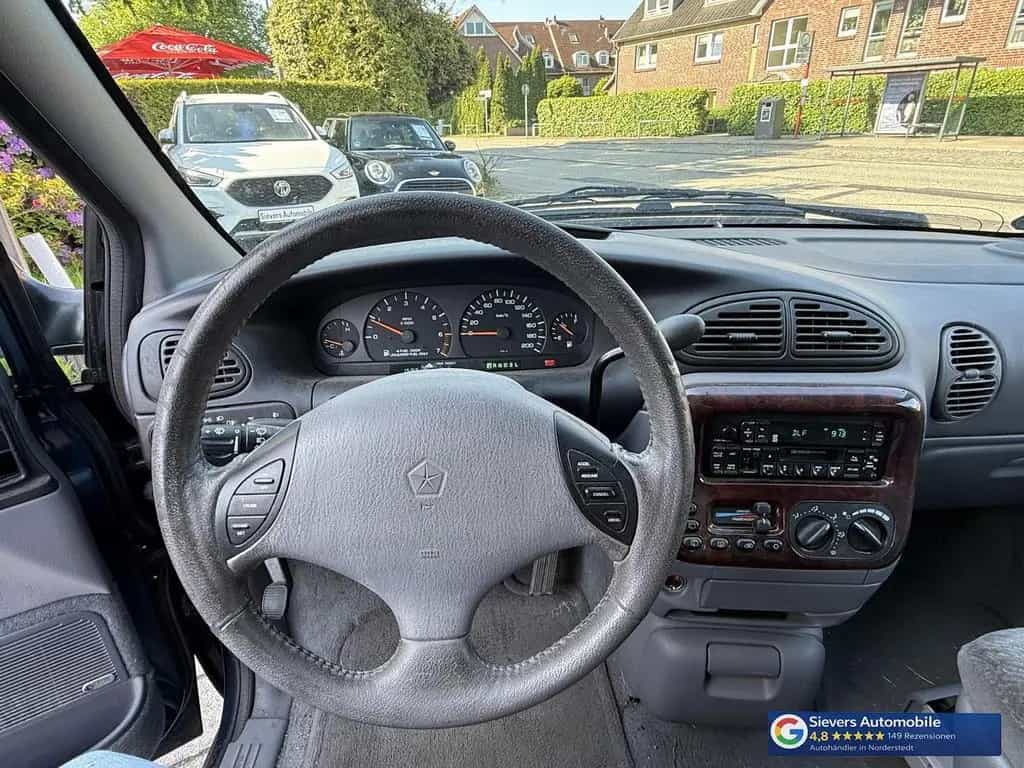 Chrysler Voyager 3.3 LE Automatik 6 Sitzer Klima 2.Hand e 03/2001-photo-12
