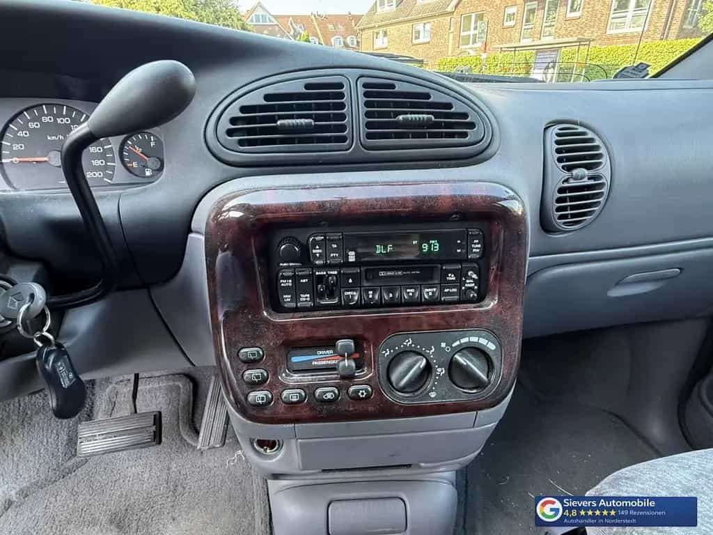 Chrysler Voyager 3.3 LE Automatik 6 Sitzer Klima 2.Hand e 03/2001-photo-15