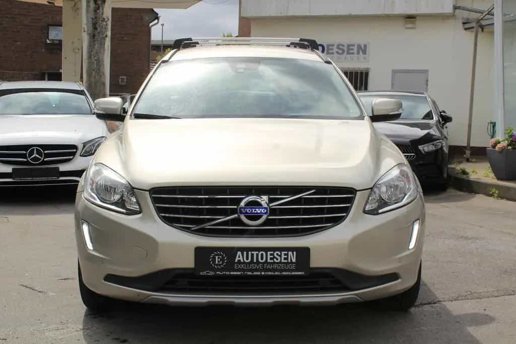 Volvo XC60 D3 Momentum Geartronic+SENSUS+LEDER+PDC+AHK 10/2016-photo-2