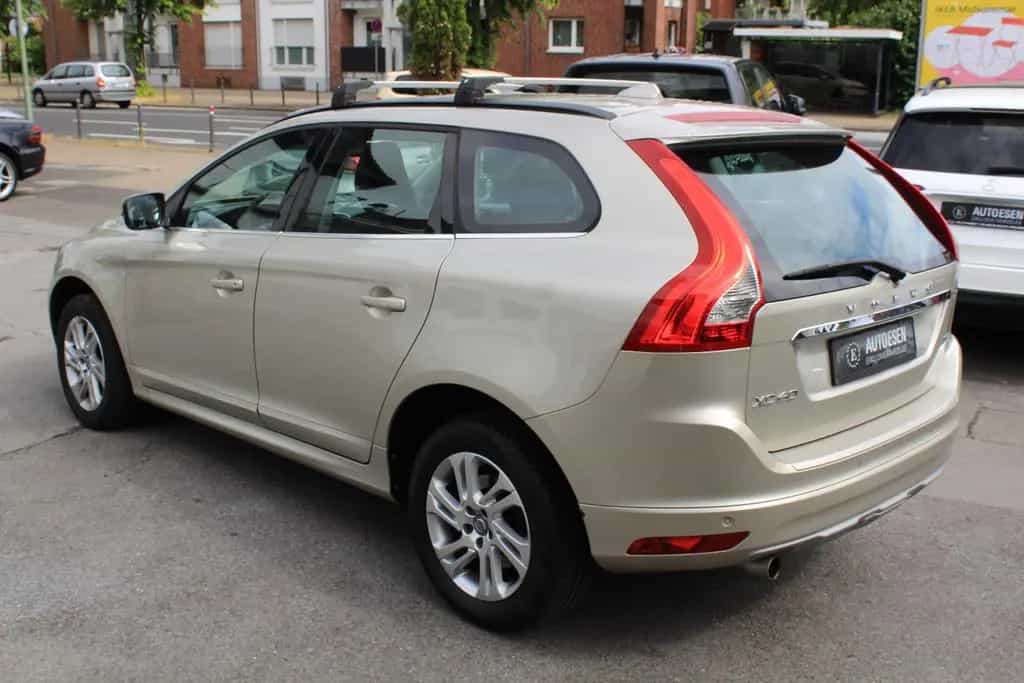 Volvo XC60 D3 Momentum Geartronic+SENSUS+LEDER+PDC+AHK 10/2016-photo-3