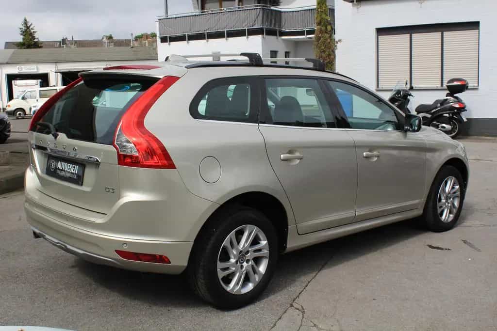 Volvo XC60 D3 Momentum Geartronic+SENSUS+LEDER+PDC+AHK 10/2016-photo-4