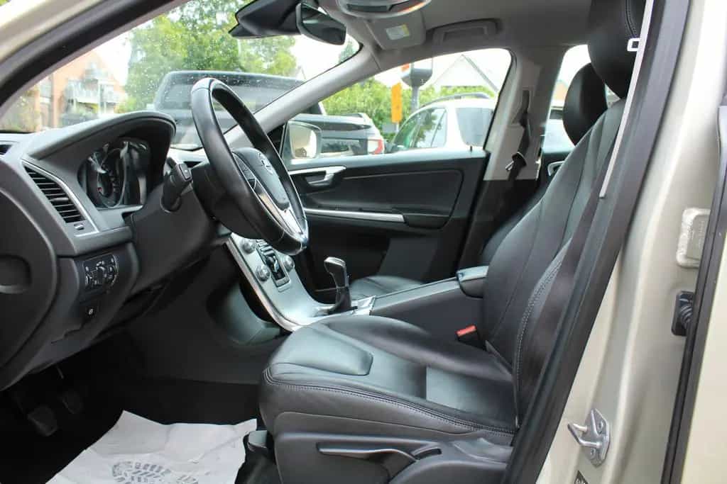 Volvo XC60 D3 Momentum Geartronic+SENSUS+LEDER+PDC+AHK 10/2016-photo-7