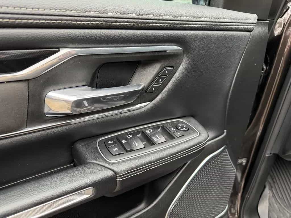 Dodge RAM 1500 Laramie Pick-Up 4x4 5.7 V8 07/2022-photo-13