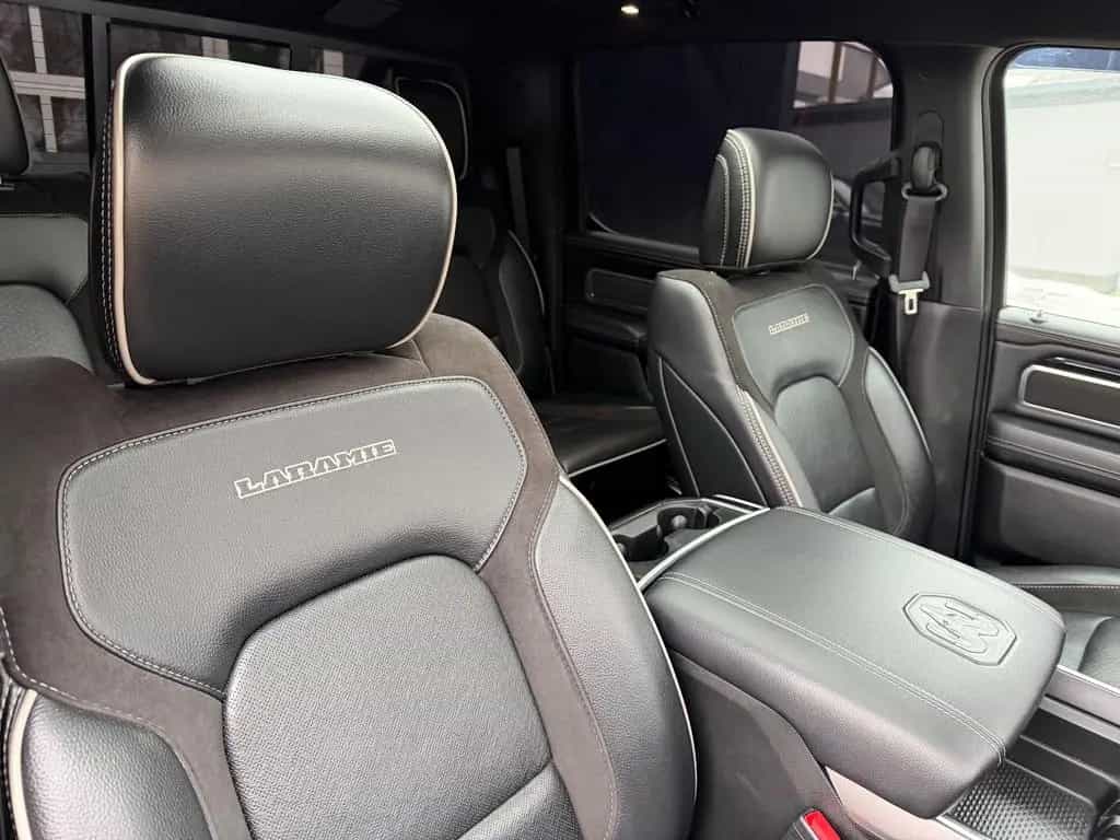 Dodge RAM 1500 Laramie Pick-Up 4x4 5.7 V8 07/2022-photo-23