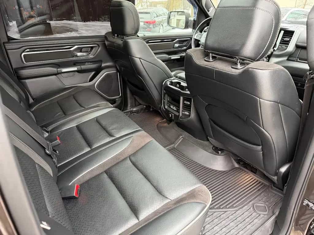 Dodge RAM 1500 Laramie Pick-Up 4x4 5.7 V8 07/2022-photo-24