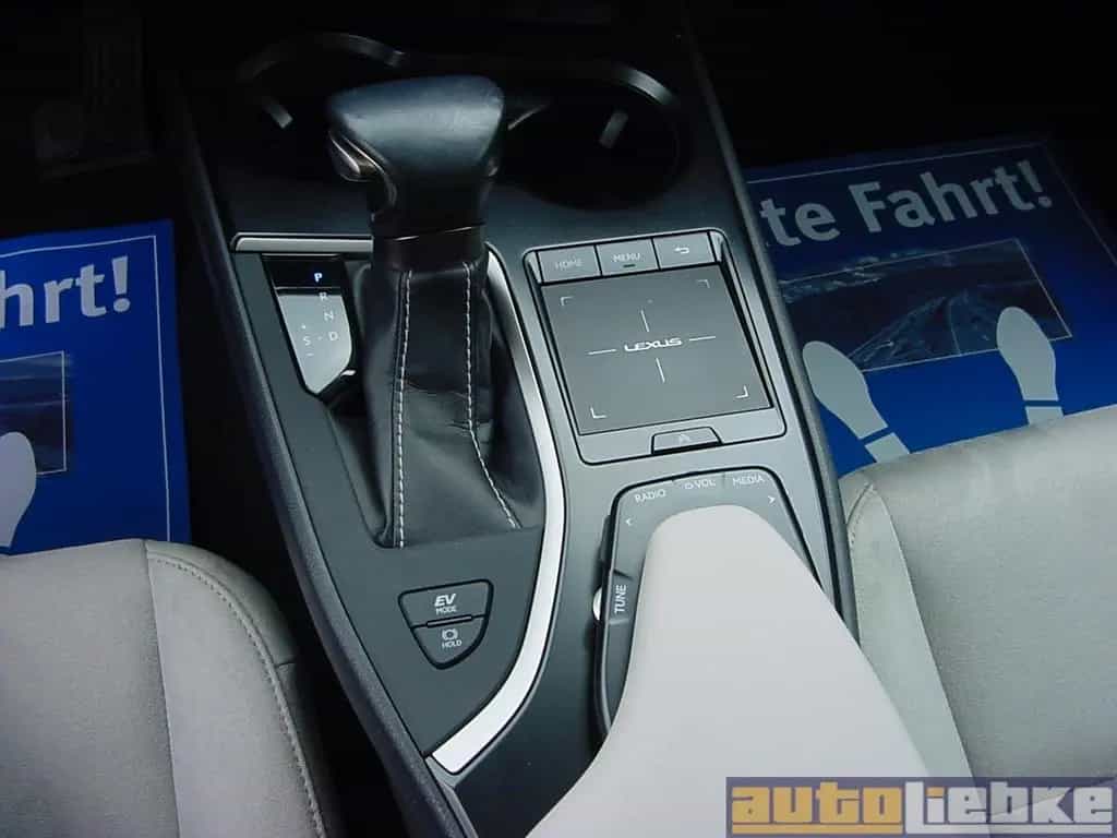 Lexus UX 250h HYBRID AUT,LED,NAVI,KAM,LR-/SHZ,1.HD,SH! 07/2019-photo-16