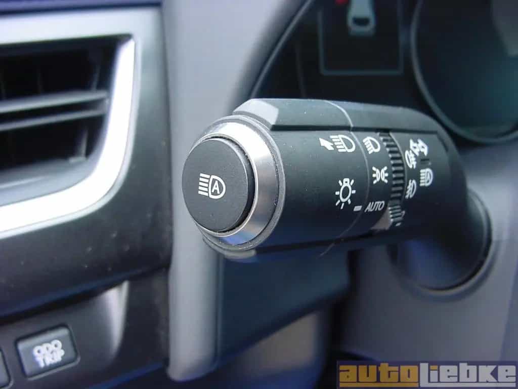 Lexus UX 250h HYBRID AUT,LED,NAVI,KAM,LR-/SHZ,1.HD,SH! 07/2019-photo-20
