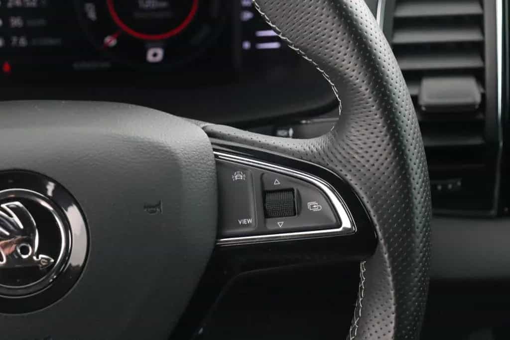 Skoda Karoq SPORTLINE 1.5TSI PREMIUM-LED+LENKRADHZ uvm 12/2018-photo-16