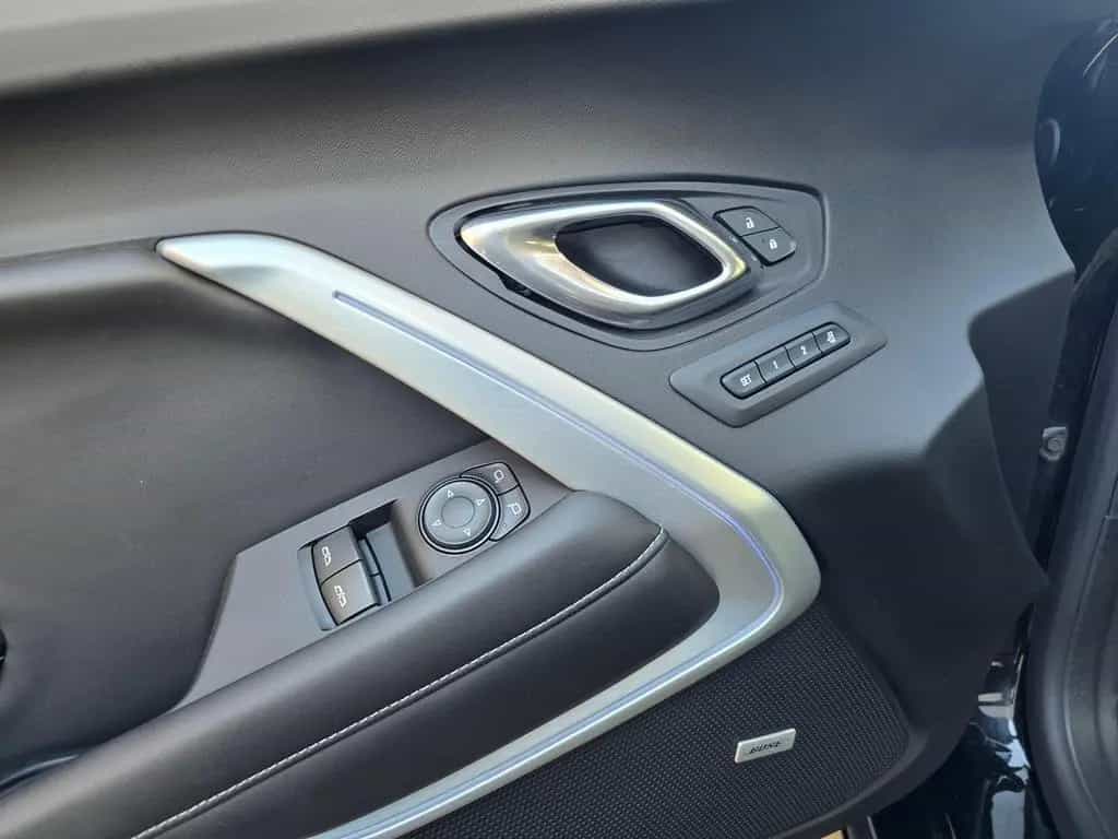Chevrolet Camaro 6.2 V8°Bose°HUD°Ambiente°DAB°RFK°TWA°Shzg 05/2017-photo-25
