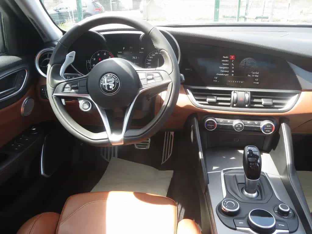 Alfa Romeo Giulia Veloce Q4*PANO*LEDER*ACC*LED*PDC*KAMERA 05/2018-photo-17