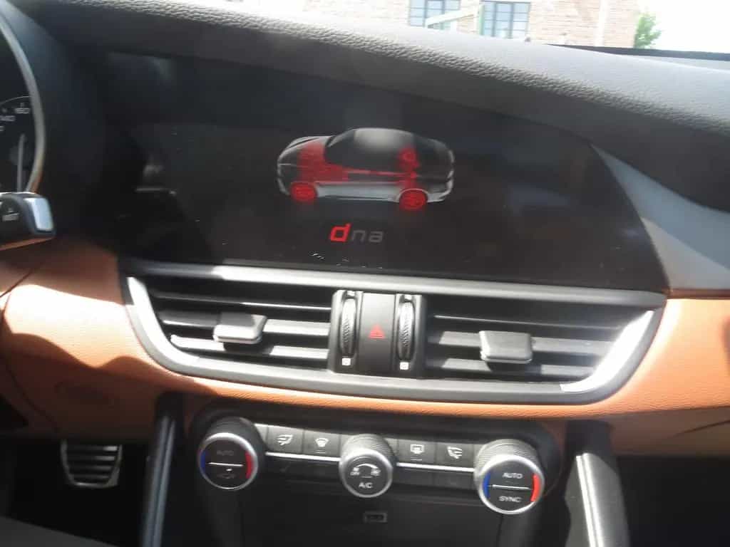 Alfa Romeo Giulia Veloce Q4*PANO*LEDER*ACC*LED*PDC*KAMERA 05/2018-photo-18