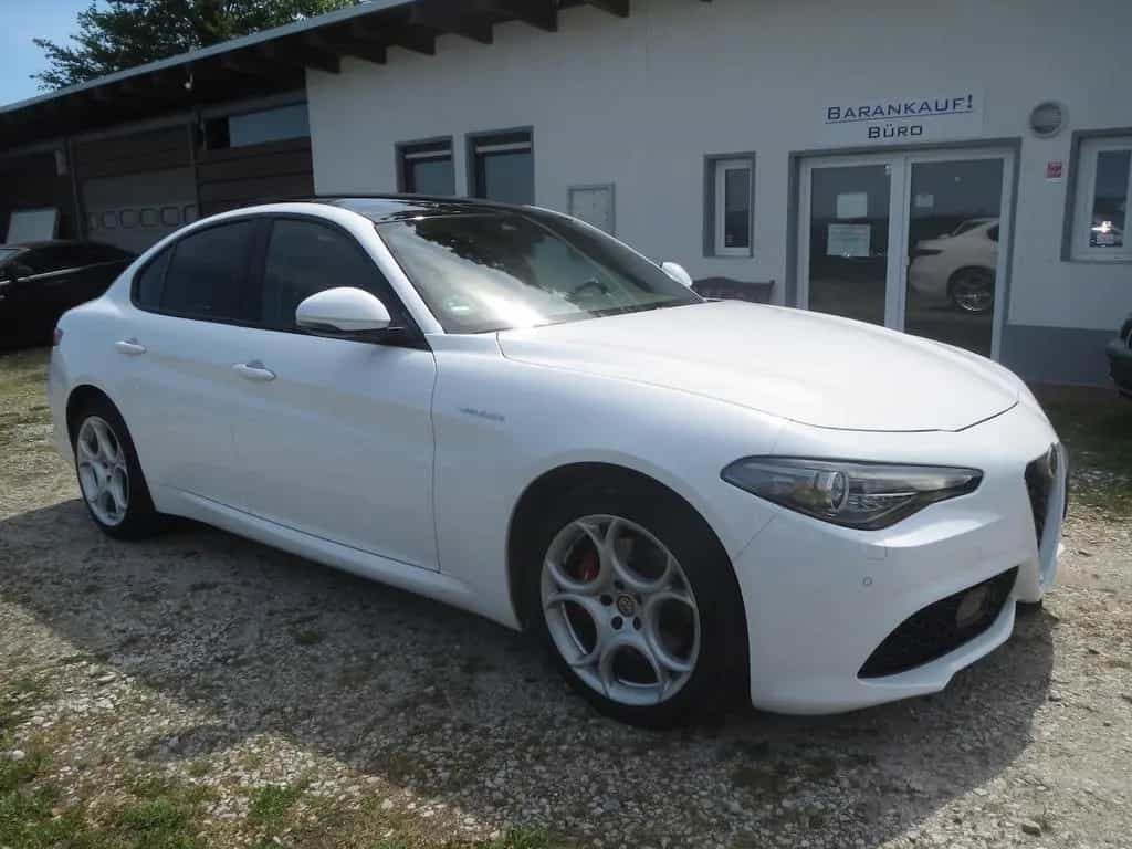 Alfa Romeo Giulia Veloce Q4*PANO*LEDER*ACC*LED*PDC*KAMERA 05/2018-photo-3