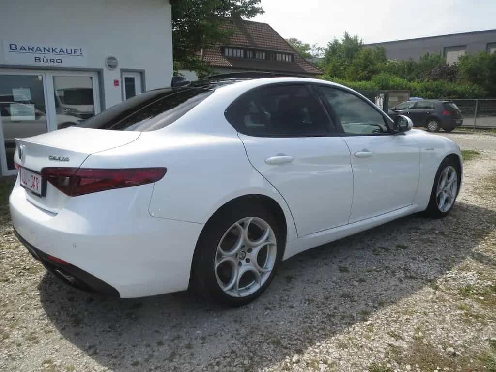 Alfa Romeo Giulia Veloce Q4*PANO*LEDER*ACC*LED*PDC*KAMERA 05/2018-photo-4