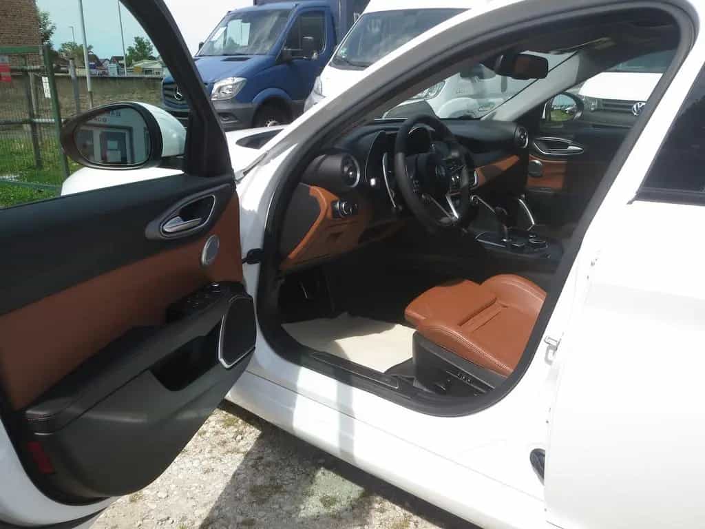 Alfa Romeo Giulia Veloce Q4*PANO*LEDER*ACC*LED*PDC*KAMERA 05/2018-photo-9