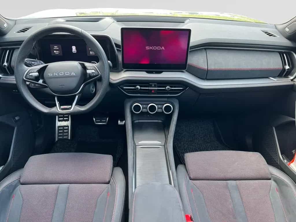 Skoda Kodiaq 2.0 TSI 4x4 RS  PANO*STANDHZG*AHK*MEMORY 07/2025-photo-9