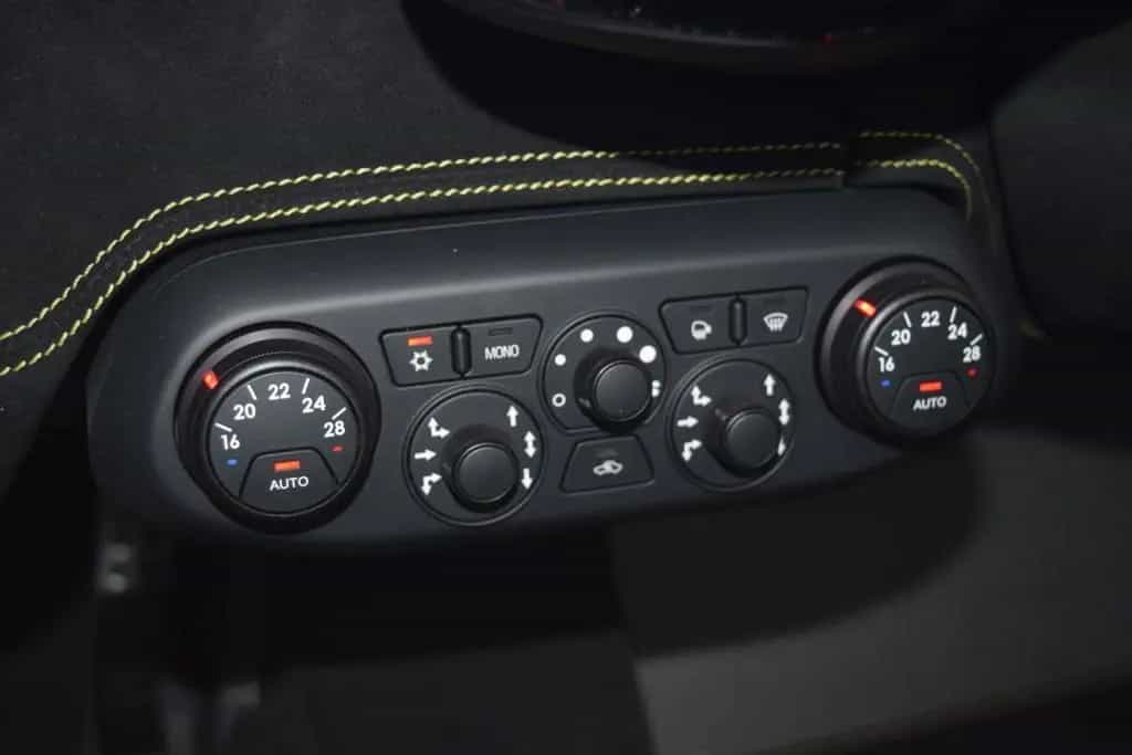 Ferrari 458 Speciale Aperta Lifting Navi Kamera 1.Hand 04/2015-photo-19