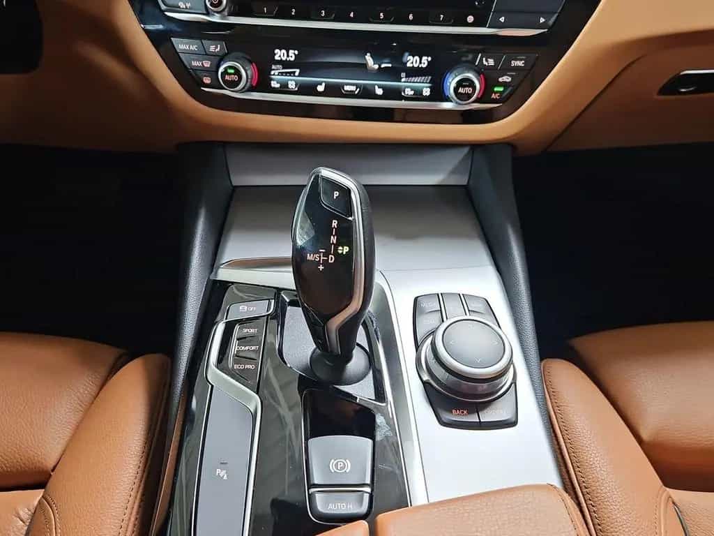 BMW 520 d Touring xDrive RFK LEDER el. HECKKL LED 11/2019-photo-10
