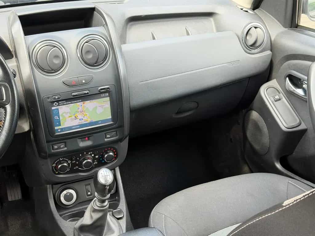 Dacia Duster Laureate 1.6 4x4 Allrad 1.Vorbesitz Klima 10/2016-photo-26