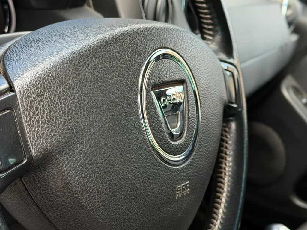 Dacia Duster Laureate 1.6 4x4 Allrad 1.Vorbesitz Klima 10/2016-photo-27