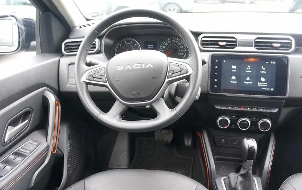 Dacia Duster TCe150AUTOM*Extreme+ NAVI+4 CAM+ALLWETTER 07/2024-photo-17
