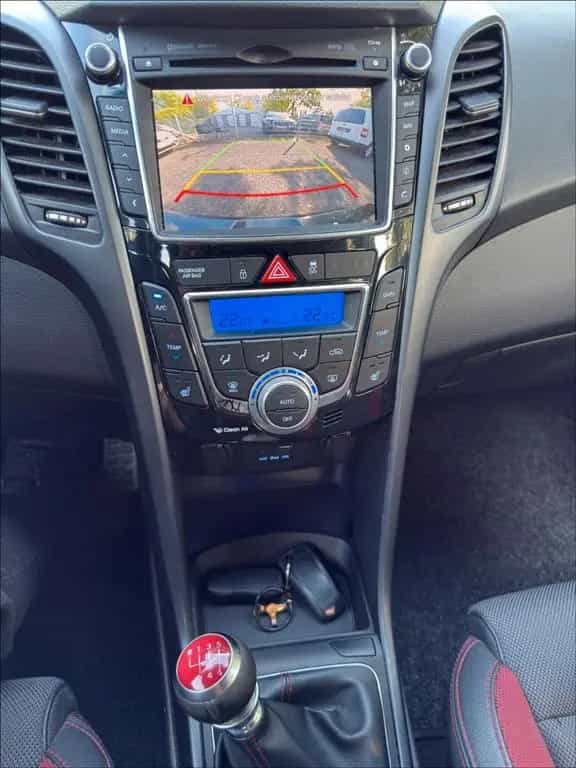 Hyundai i30 Turbo/Navi/Kamera/Xenon/PDC/Temp. 09/2015-photo-17