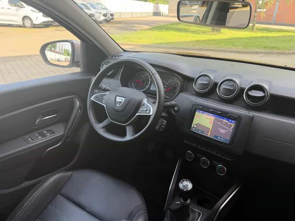 Dacia Duster II Prestige**Inspektion Neu**Leder**Navi* 05/2018-photo-1