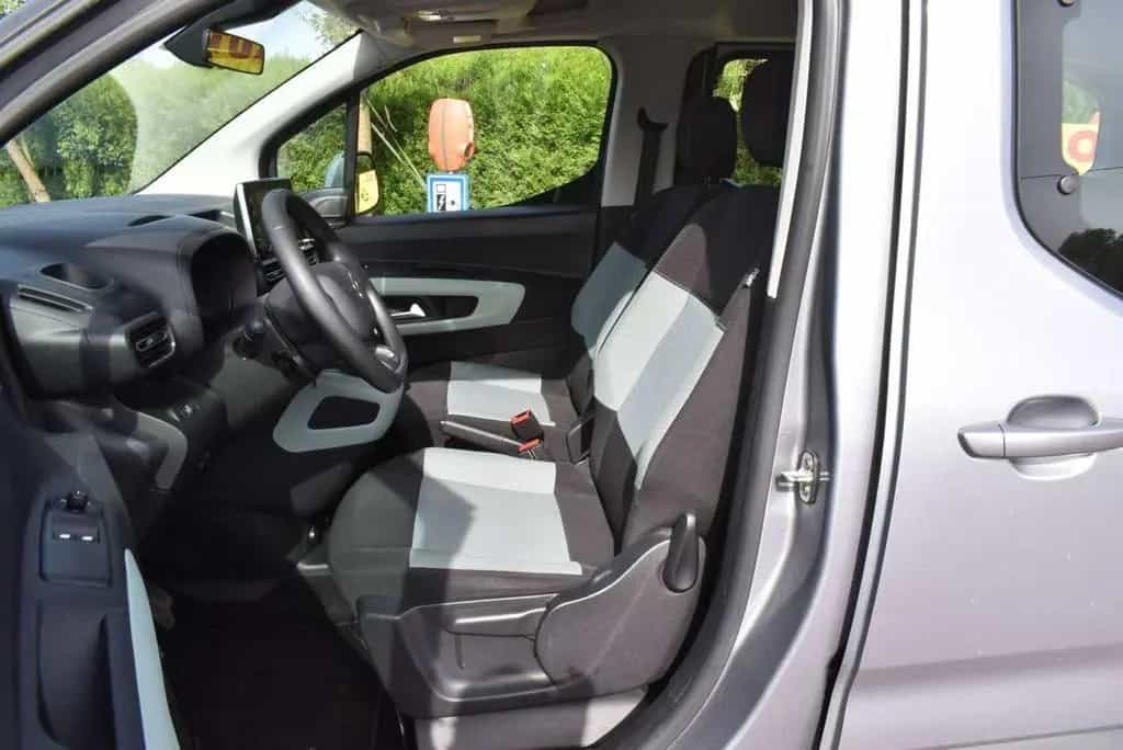 Citroën Berlingo 1.2i M Feel Airco/GPS/CarPlay***DESTOCK 06/2020-photo-4