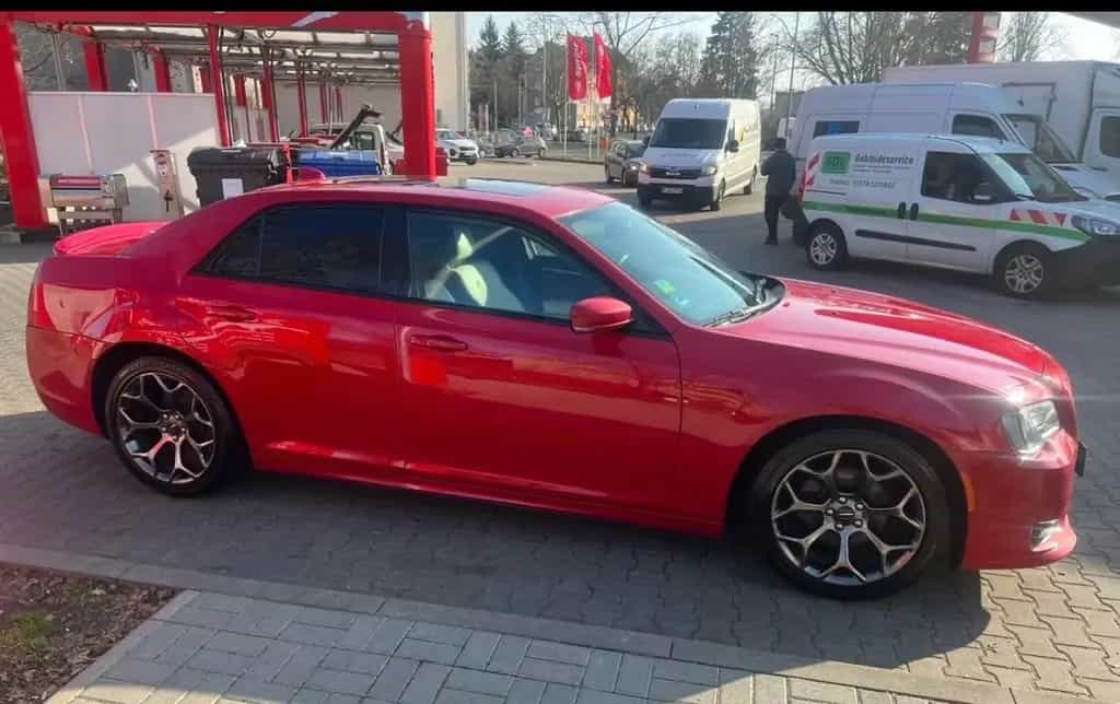 Chrysler 300C 07/2017-photo-2