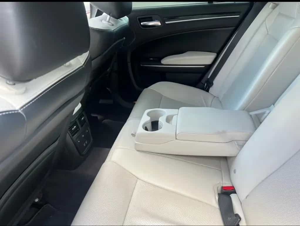Chrysler 300C 07/2017-photo-7