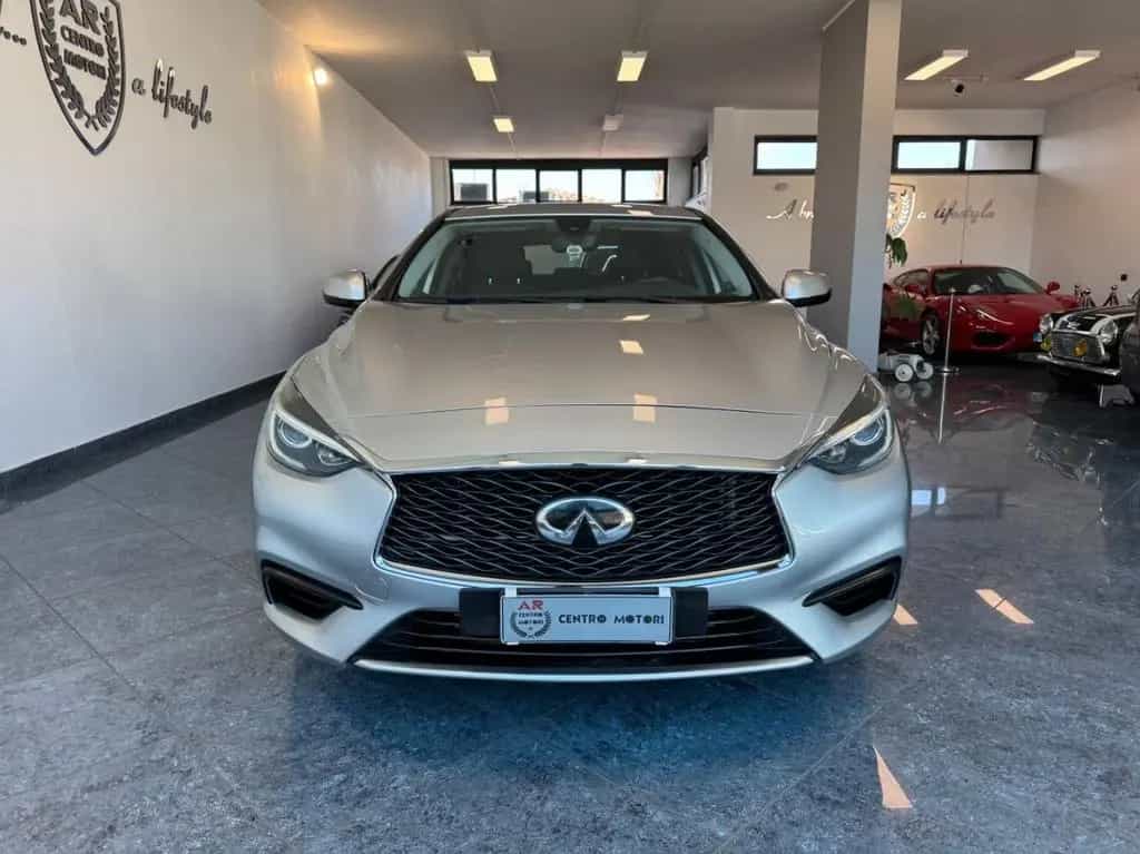 Infiniti Q30 1.5d Sport Edition 110 cv Led Pdc 09/2016-photo-2