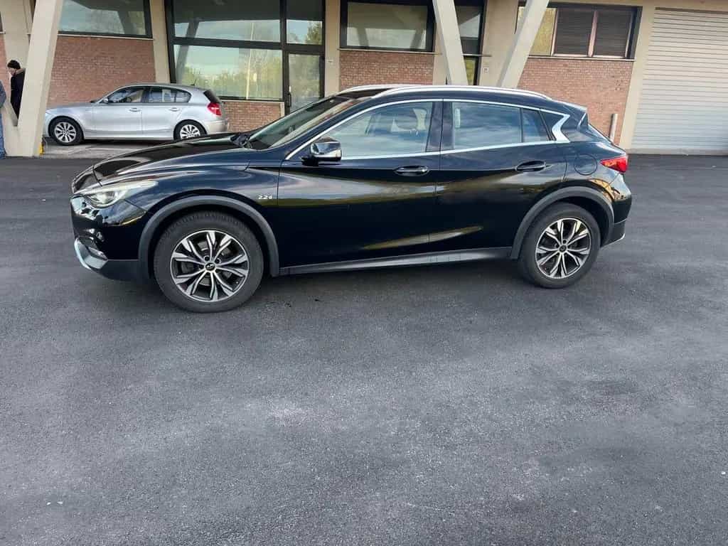 Infiniti Q30 2.2 diesel DCT AWD Premium Tech 07/2016-photo-4