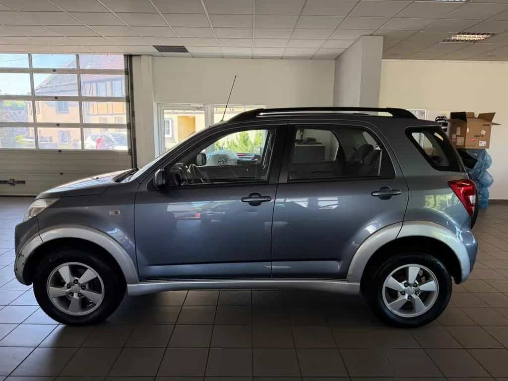 Daihatsu Terios 4WD Top S TÜV NEU 06/2006-photo-2