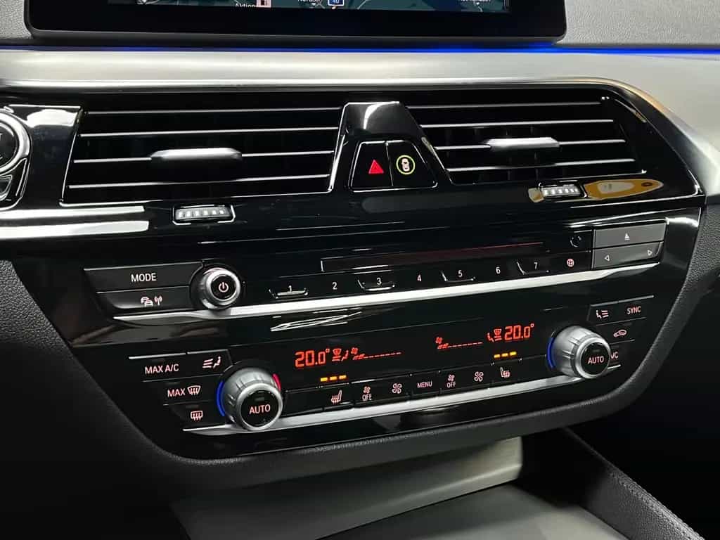 BMW 520 d xDrive Aut. * M SPORTPAKET* LED*HUD*19"ZOLL 11/2018-photo-21