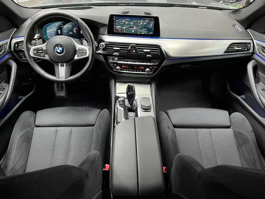 BMW 520 d xDrive Aut. * M SPORTPAKET* LED*HUD*19"ZOLL 11/2018-photo-9