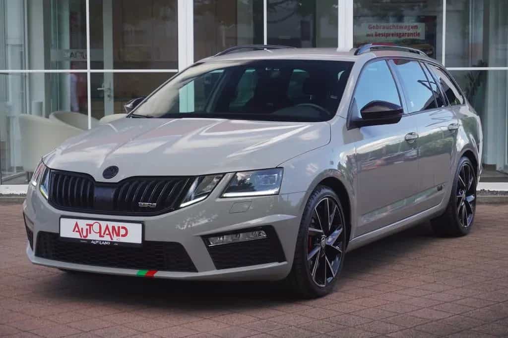 Skoda Octavia Combi 2.0 RS LED Sitzheizung PDC DAB USB 10/2018-photo-1
