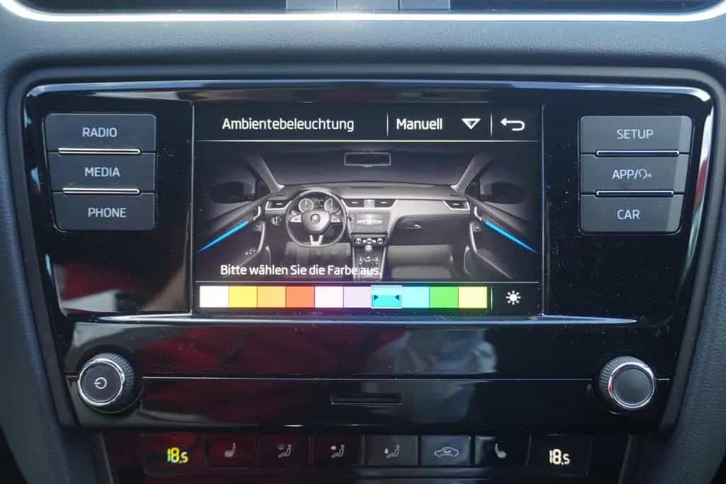 Skoda Octavia Combi 2.0 RS LED Sitzheizung PDC DAB USB 10/2018-photo-13
